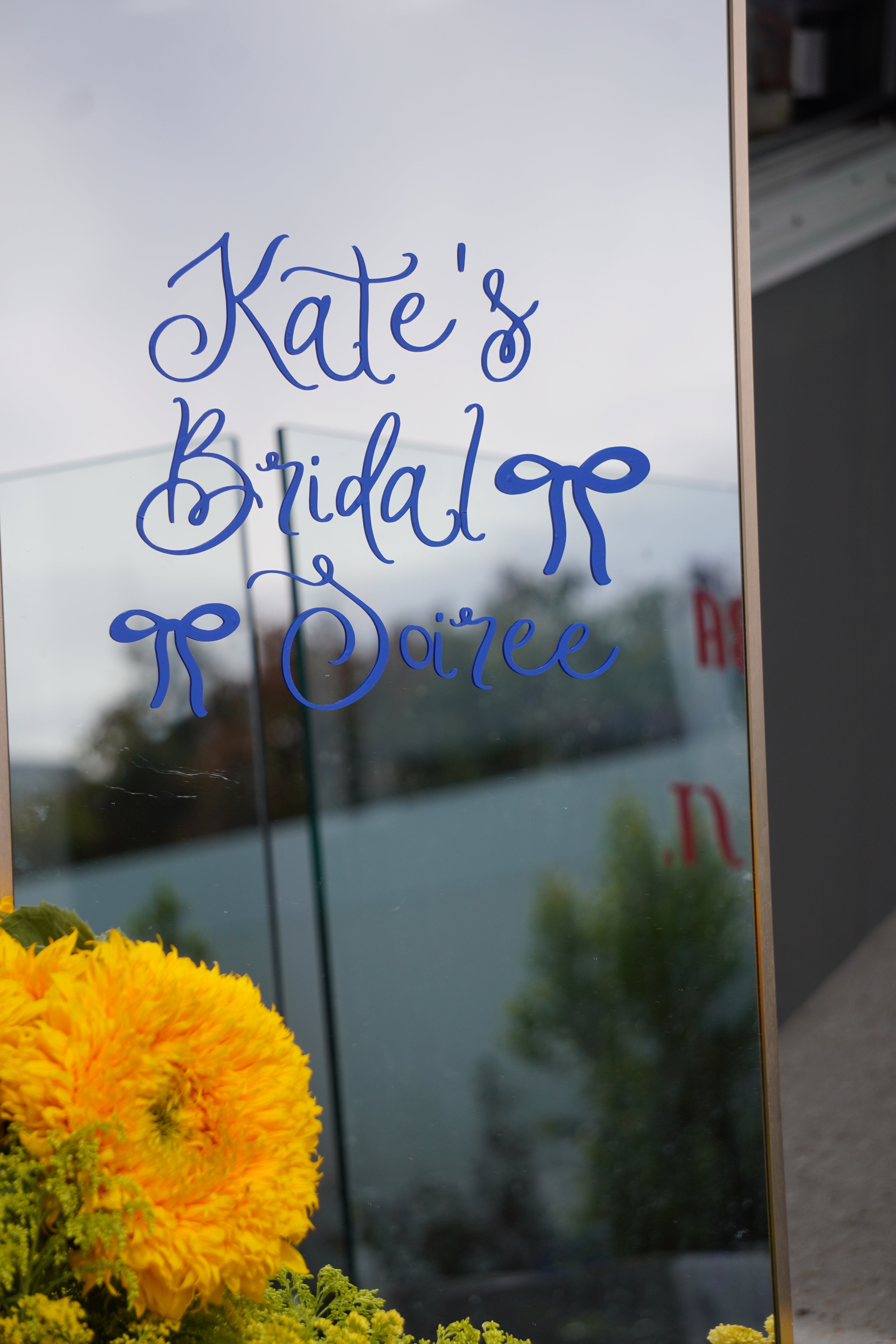 Mirror + Welcome sign decal (hire)