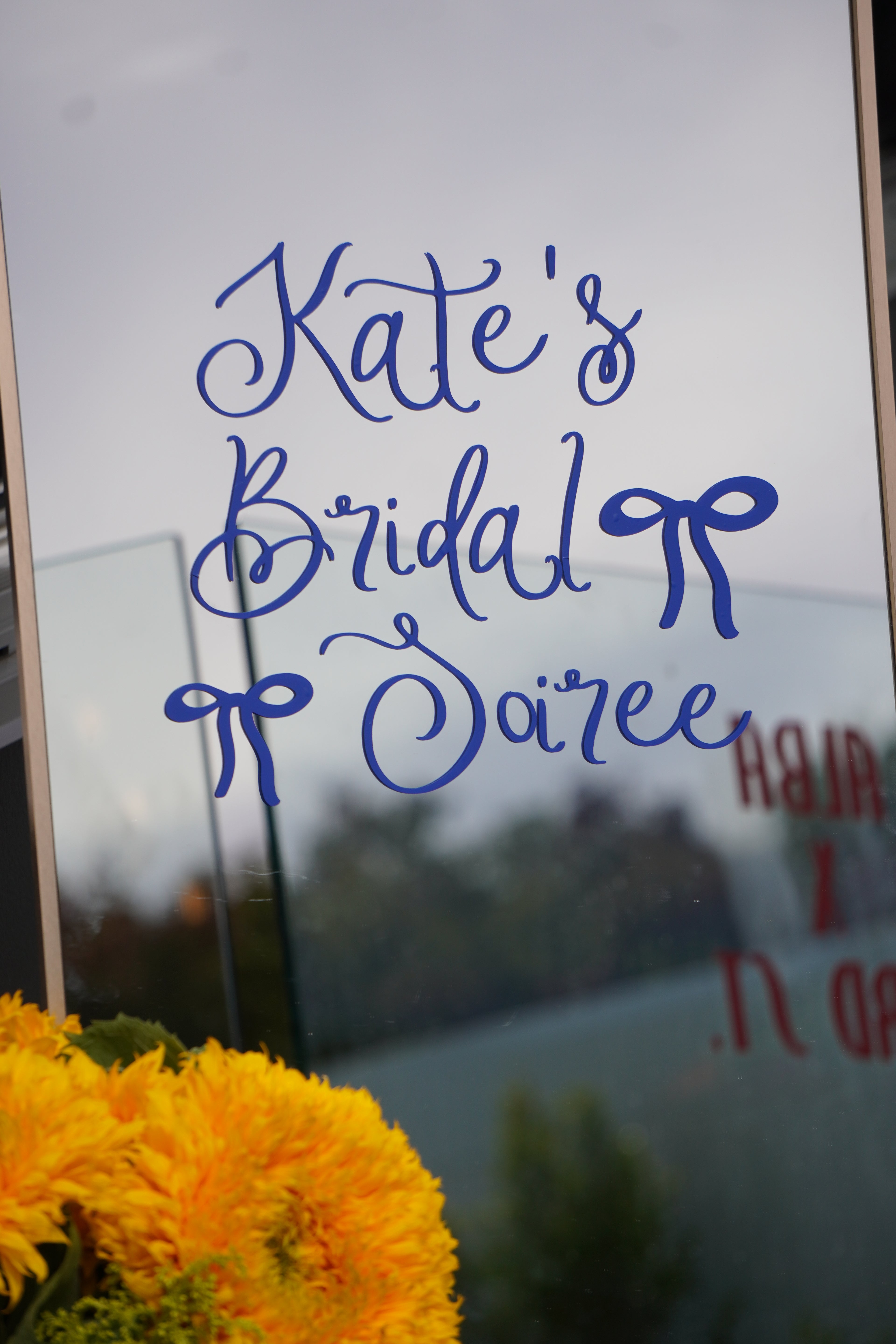 Mirror + Welcome sign decal (hire)
